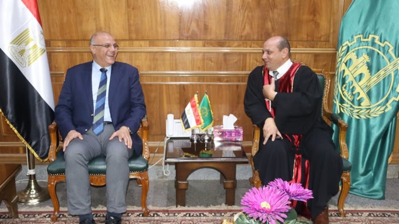 محافظ القليوبية يستقبل