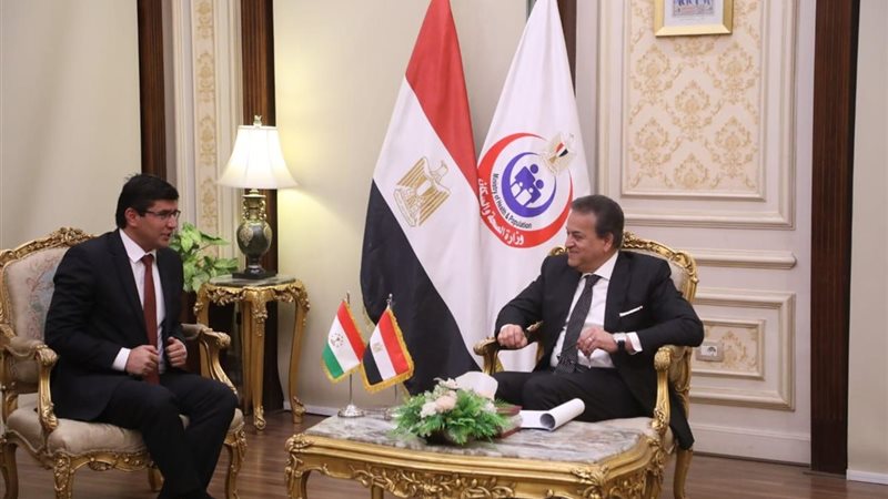 لقاء وزير الصحة