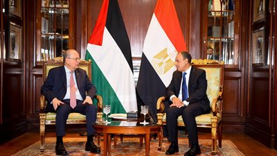 وصول رئيس الوزراء الفلسطيني ووزير الخارجية على رأس وفد رفيع المستوى إلى العريش