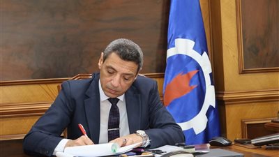 محافظ السويس يقرر تخفيض درجات القبول بالثانوي العام والفني لاستيعاب الطلاب 