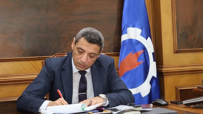 محافظ السويس