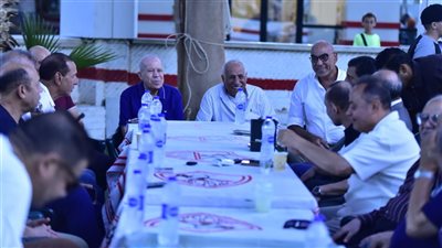 حشد من رموز ومجلس إدارة الزمالك لحل أزمة سحب أرض أكتوبر|صور