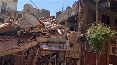 انهيار عقار بجوار مطعم كبدة البرنس بإمبابة وإصابة 3 أشخاص والبحث عن آخرين 