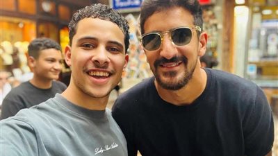 بالصور.. بن رمضان يتجول في خان الخليلي قبل مواجهة الأهلي وغزل المحلة
