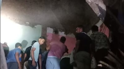 من أسرة واحدة.. مصرع 3 أشخاص وإصابة 4 آخرين في انهيار منزل من طابقين بسوهاج