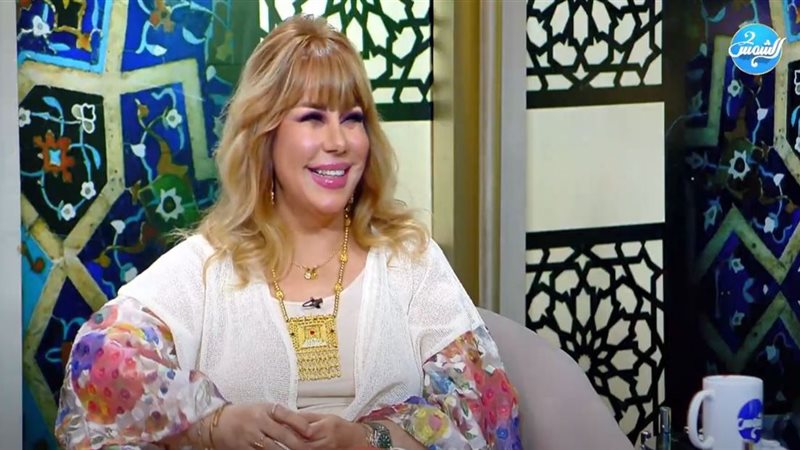 الفنانة منى أش أش