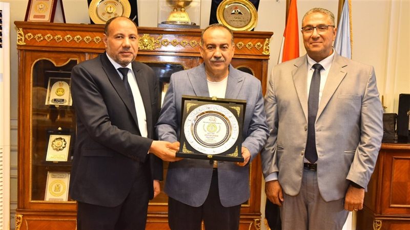 محافظ أسيوط