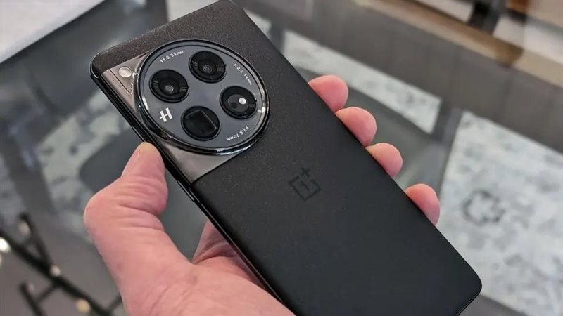 هاتف OnePlus 12
