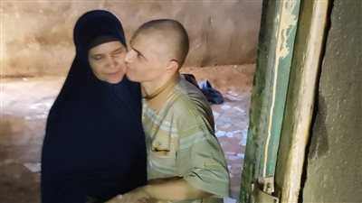 «عشة جنب البيت».. أم تكشف تفاصيل رعاية ابنها من ذوي الهمم بالسادات