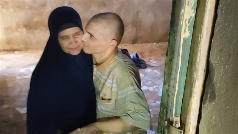 الام ونجلها