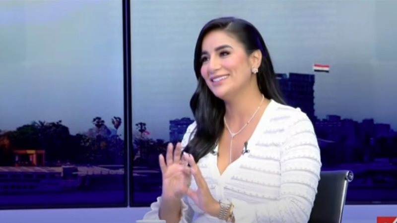 الفنانة جوري بكر
