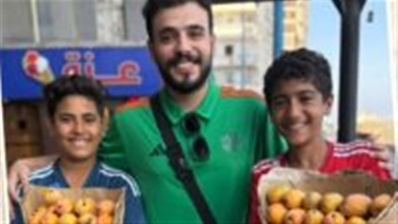 صورة الطفلين ومصور