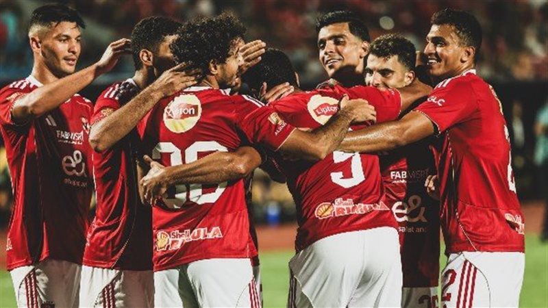 لاعبو الأهلي