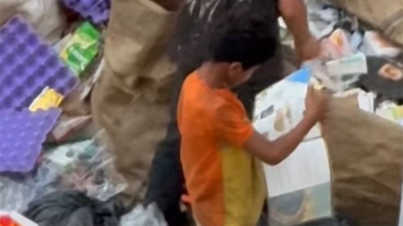 بيحلم يتعلم.. طفل