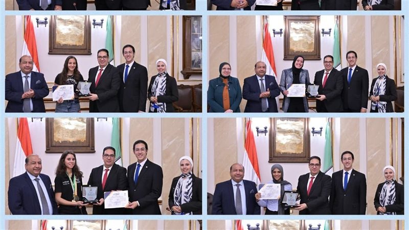 تكريم طلاب جامعة
