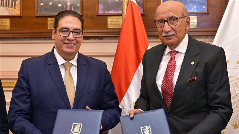 جانب من توقيع البروتوكول