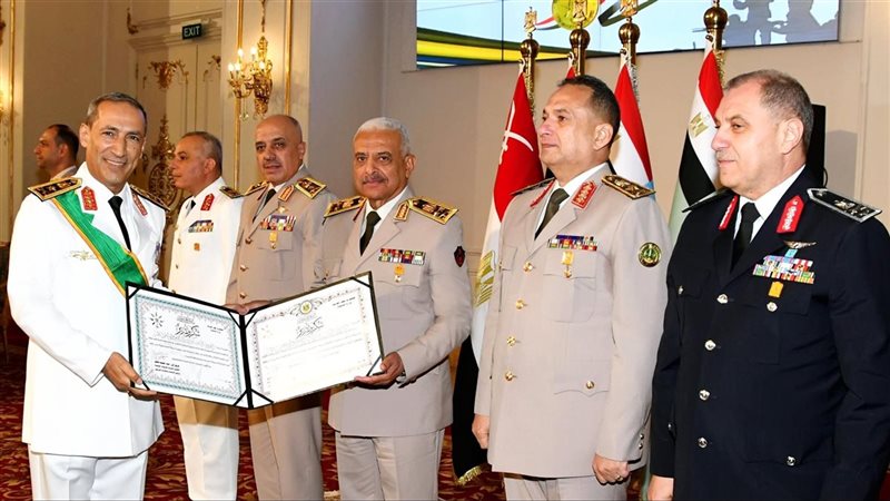 وزير الدفاع والإنتاج