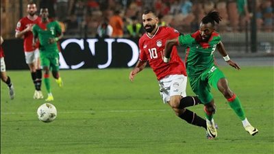 صراع البث الفضائي.. 3 قنوات تنقل المباراة الفاصلة بين مصر وبوركينا فاسو