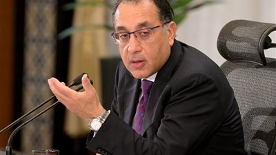 رئيس الوزراء: المستثمر لن يضخ أمواله إلا بوجود بنية أساسية قوية ومتطورة