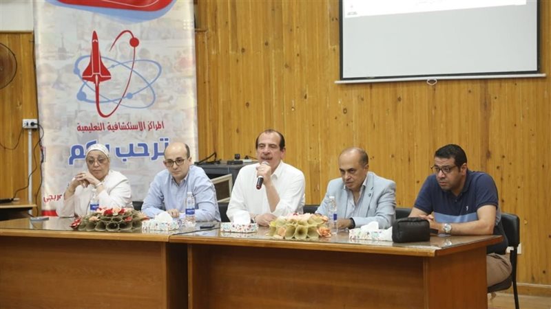 نائب وزير الصحة يجتمع