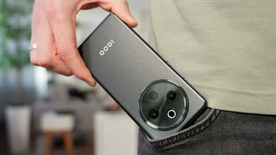 مواصفات iQOO Z10 5G الكاملة.. شاشة AMOLED ومعالج Snapdragon 7 Gen 3