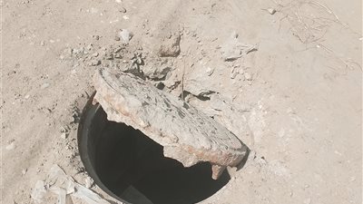 عزبة البرج بدمياط في خطر.. بالوعات الصرف الصحي تهدد الأهالي بالموت المحقق