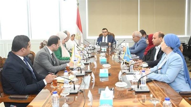 وزير الإسكان يتابع