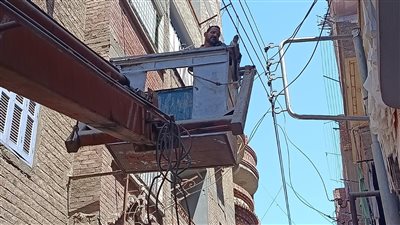 محليات قنا تواصل صيانة مشفات وأعمدة الإنارة على الطرق لمنع وتخفيف الحوادث بقوص