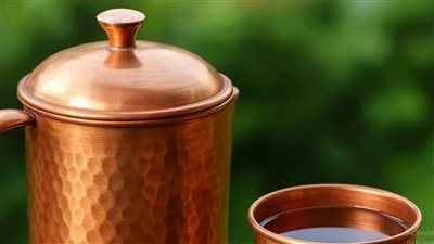 ليس مناسبًا للجميع.. فئات يجب عليها تجنب شرب ماء النحاس