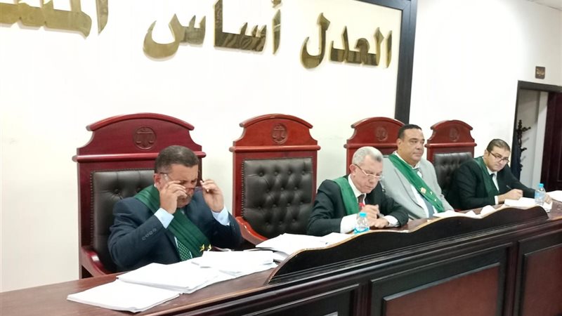 الإعدام غيابياً والمؤبد