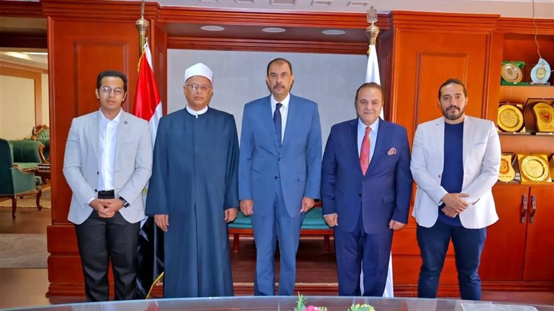 محافظ سوهاج ووفد
