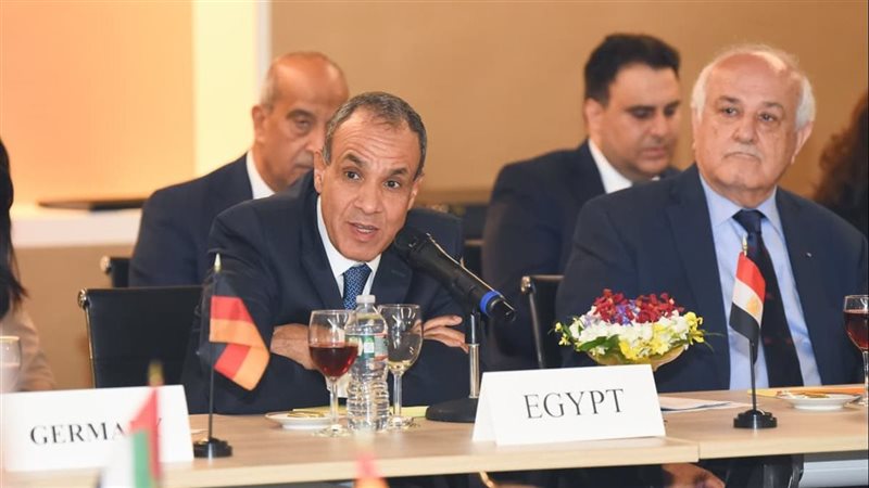 وزير الخارجية د.