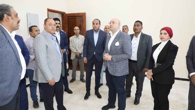 جانب من زيارة محافظ