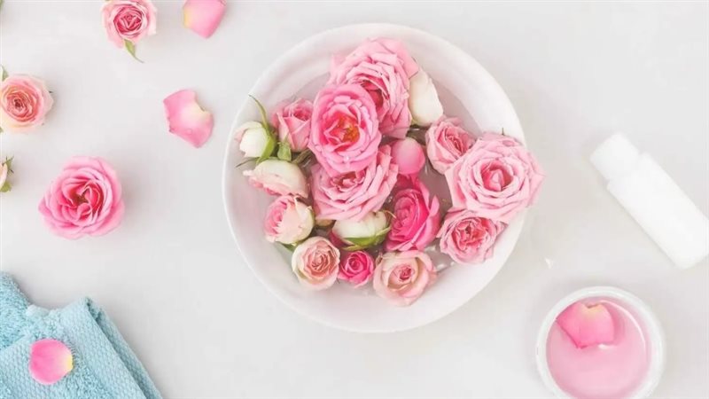 أقنعة ماء الورد
