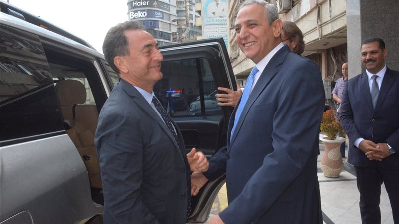 محافظ الغربية وسفير