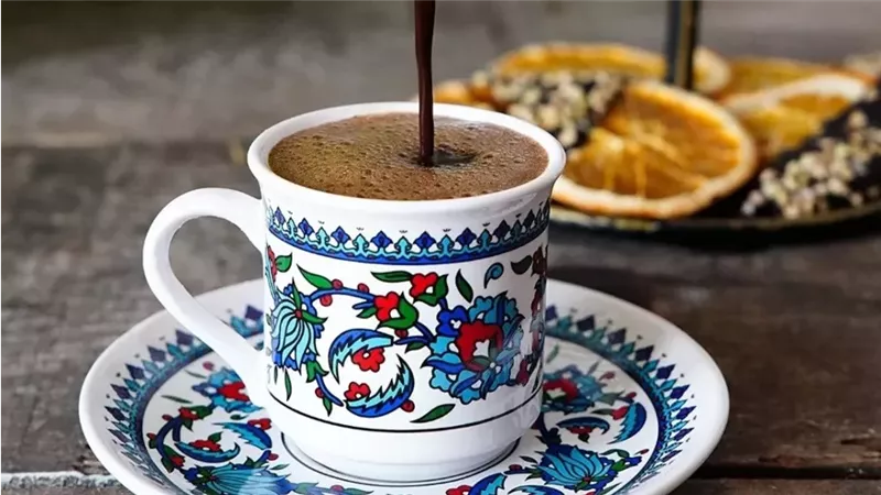 تناول القهوة مساء