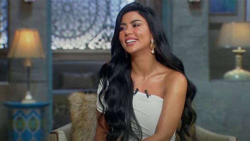كارولين عزمي