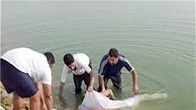   طفل يغرق 