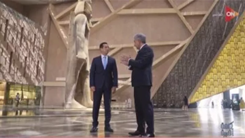 وزير السياحة 