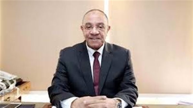 عادل ناصر 