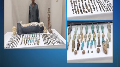 الأمن يضبط فلاحًا حول منزله لمتحف إثرى ببني سويف يضم 533 قطعة