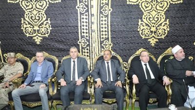 نقيب الأشراف يتلقى العزاء في الدكتورأحمد عمر هاشم بالشرقية|صور