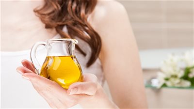 لصحة شعرك وحمايته.. فوائد صحية يقدمها زيت الزيتون لخصلاتك
