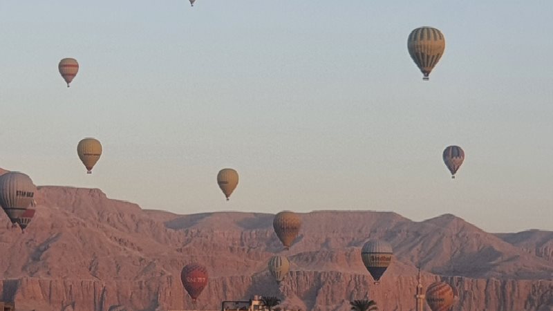 البالون الطائر فى