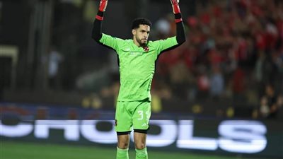 مصطفى شوبير يرد داخل الملعب.. وتعليق ناري من والده