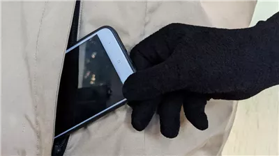 مش أول مرة يسرق.. لص يستغل براءة طفل ويسرق هاتفه أمام مترو الزيتون