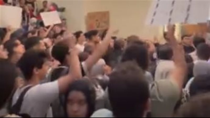 وقفة احتجاجية لطلاب