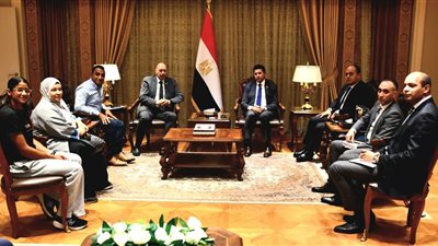 وزير الرياضة يلتقي بطلة مصر والعالم فى الخماسي الحديث