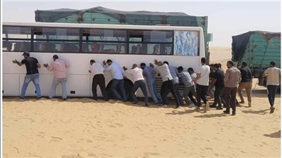 بعد معاناة المعلمين في الصحراء.. الزملوط يوجه بإعادة فتح طريق باريس 