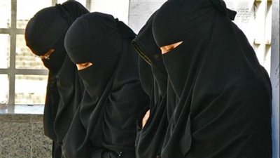 هل أثم إذا لم ارتدي النقاب .. وما حدود عورة المرأة في الصلاة؟